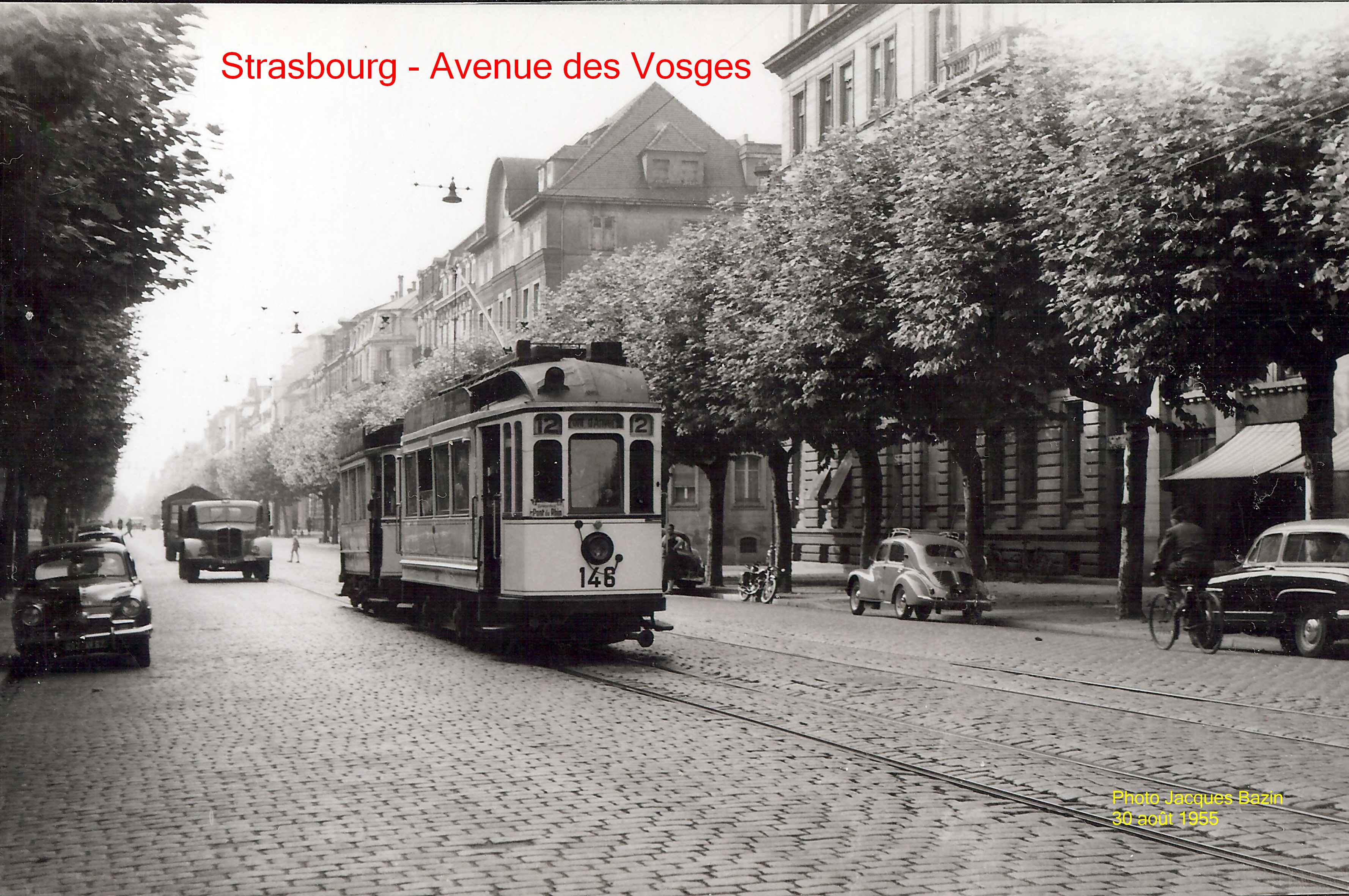Motrice n� 146 et une remorque, Avenue des Vosges.